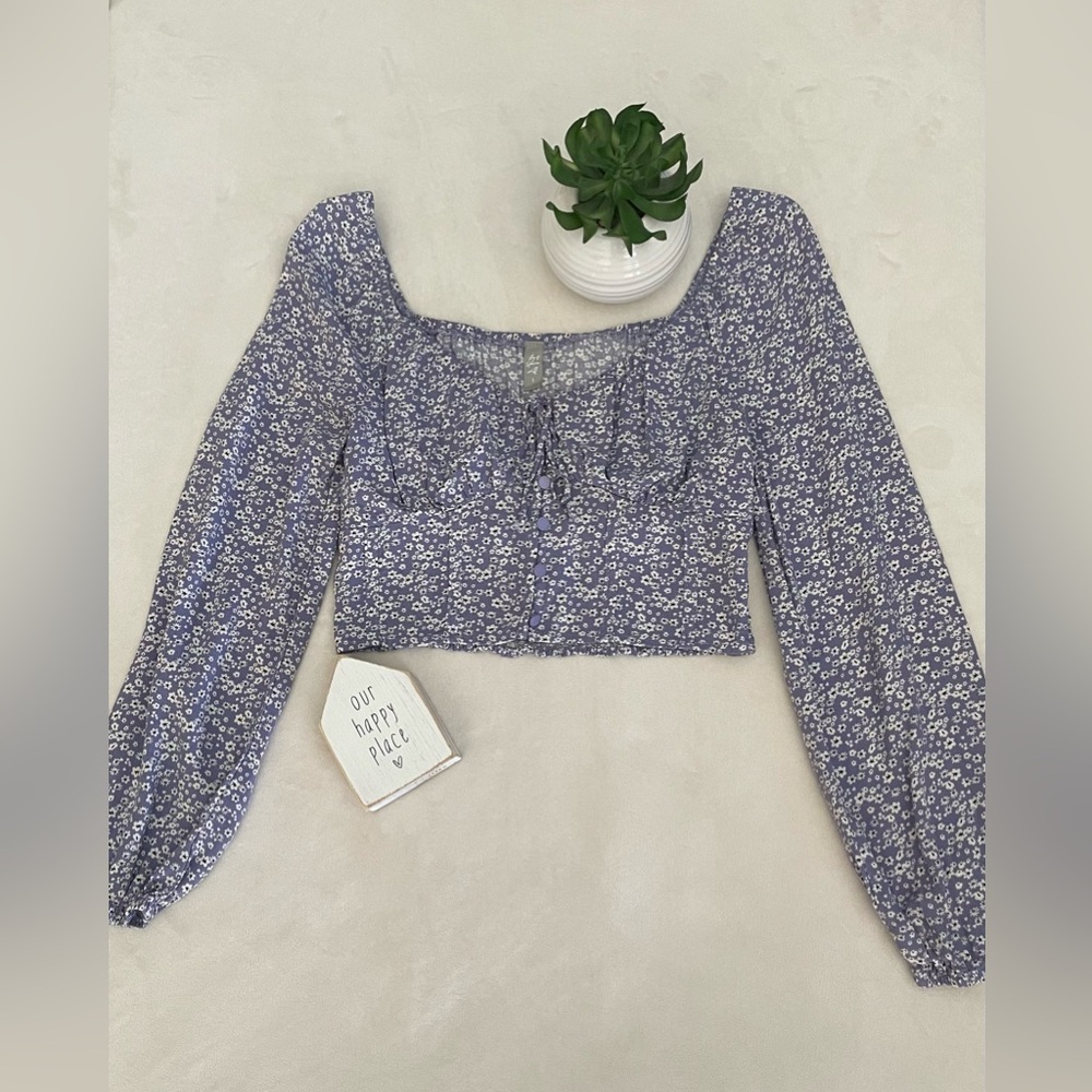 Woman’s Size S Sky and Sparrow Crop Top